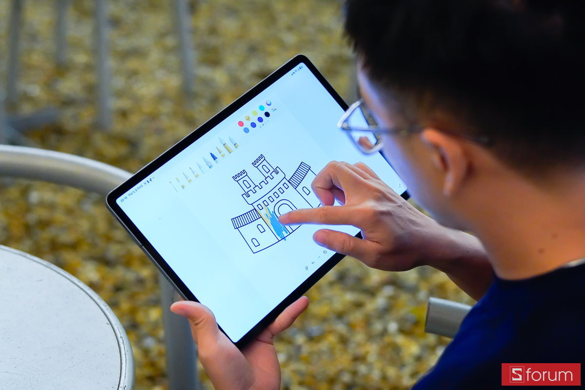 Vẽ phác thảo bằng tay trên màn hình Galaxy Tab S12 Plus 5G