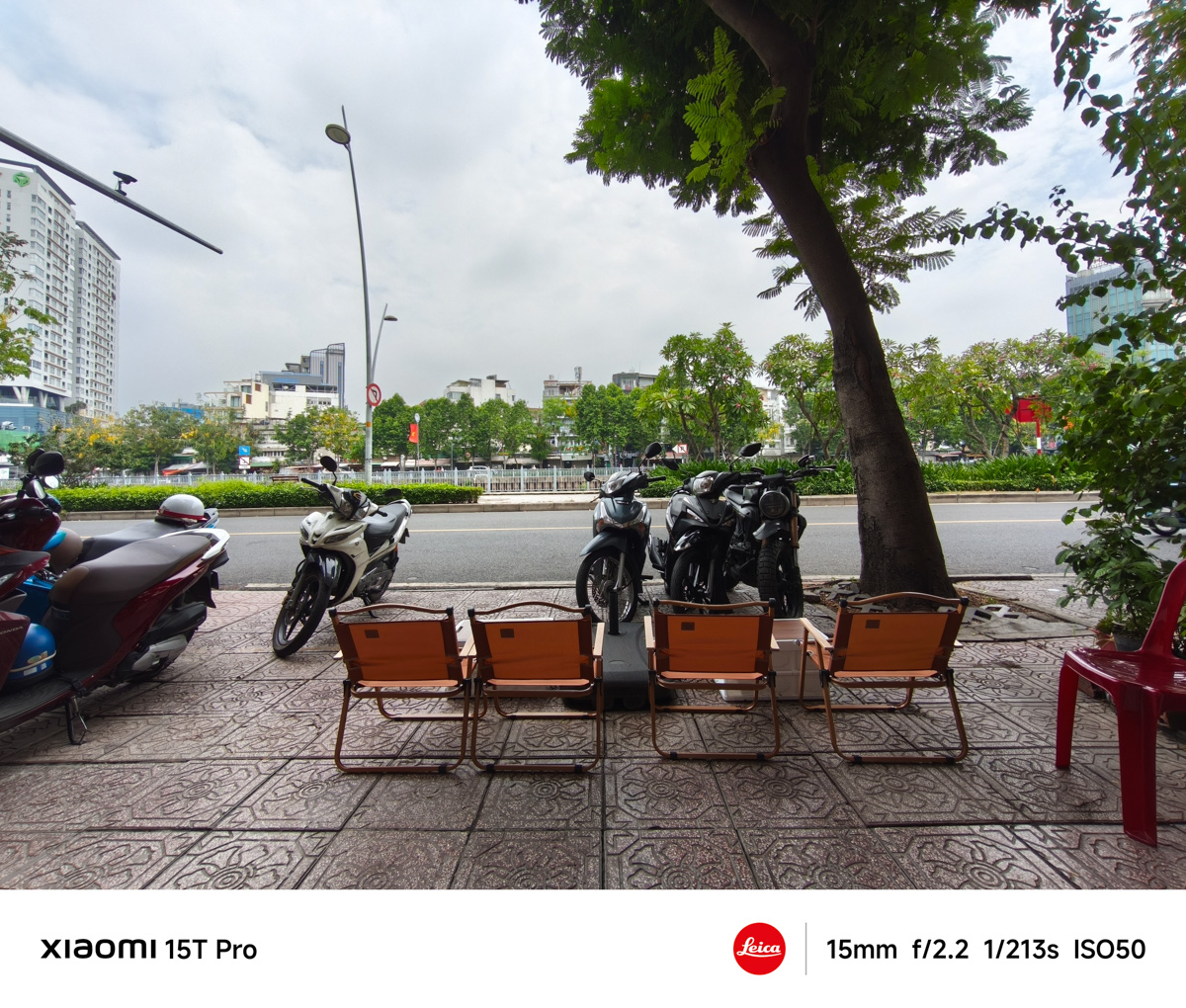 Ảnh chụp từ camera góc siêu rộng 12MP của Xiaomi 15T Pro bị bệt ở góc