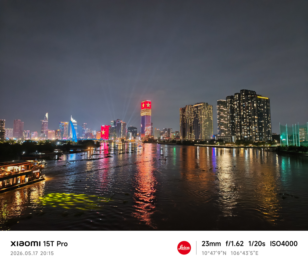 Ảnh chụp đêm thành phố rực rỡ từ camera góc rộng Xiaomi 15T Pro