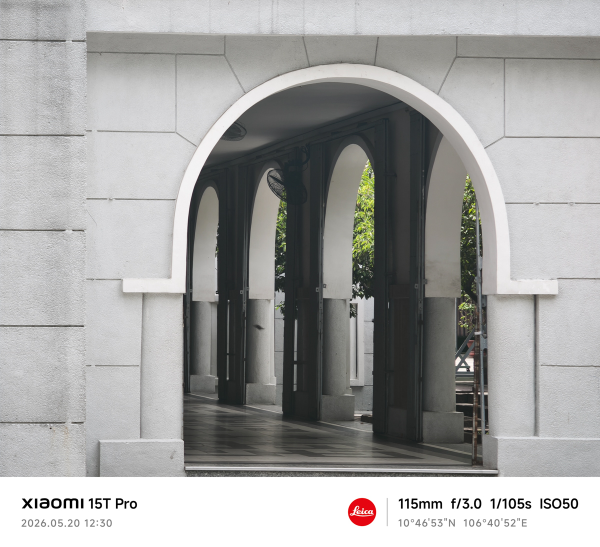 Ảnh chụp kiến trúc có độ tương phản cao từ camera Leica của Xiaomi 15T Pro