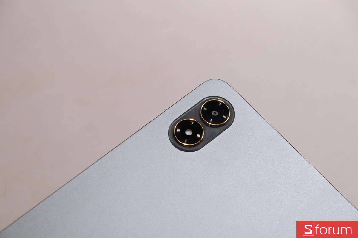 Cận cảnh thiết kế cụm camera sau lồi nhẹ trên mặt lưng của Xiaomi POCO Pad M1