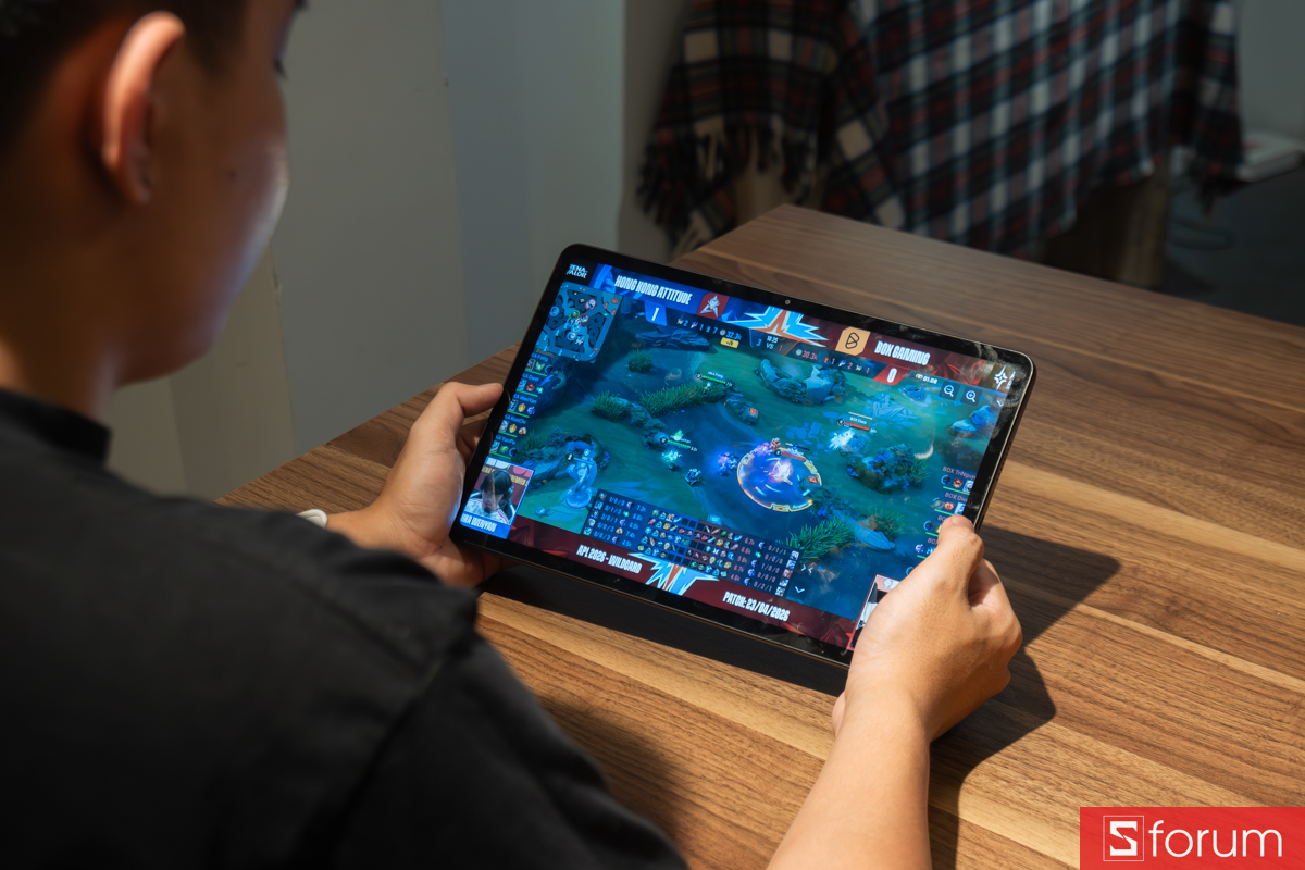 Dưới nguồn sáng mạnh màn hình Xiaomi POCO Pad M1 sẽ bị loá