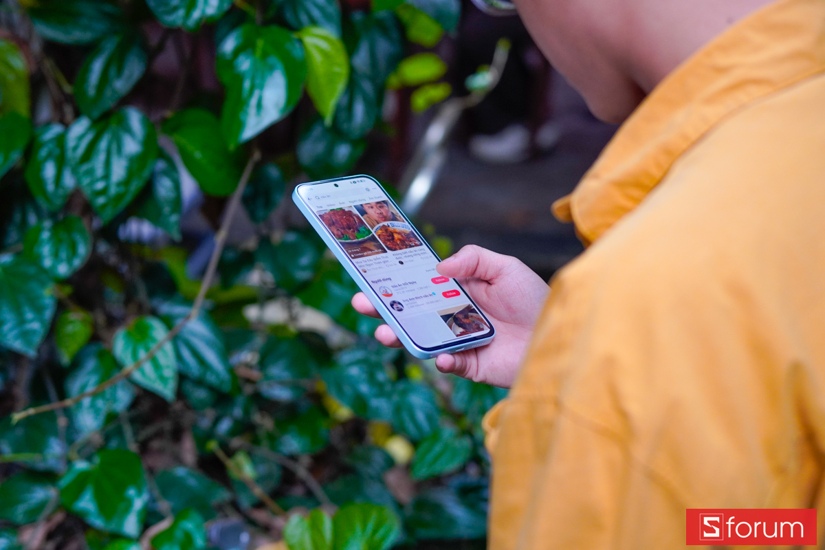 Trải nghiệm cầm và sử dụng Xiaomi Redmi Note 17 5G ngoài trời