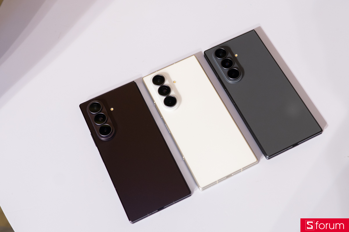 Ba tùy chọn màu sắc của Samsung Galaxy Z Fold8 Ultra đặt cạnh nhau
