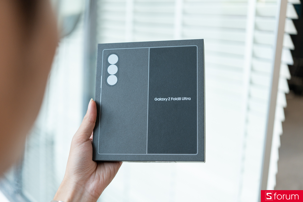 Mở hộp Samsung Galaxy Z Fold8 Ultra phiên bản màu Đen mới về tay