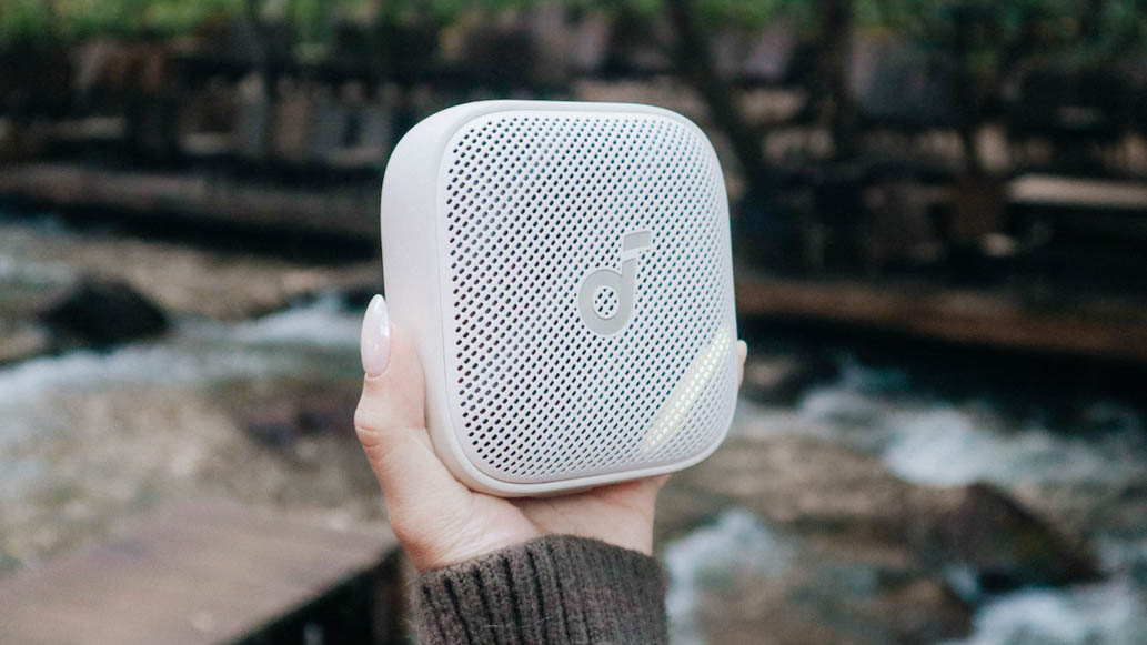 Kích thước siêu nhỏ gọn của Anker Soundcore Boom Go 3i