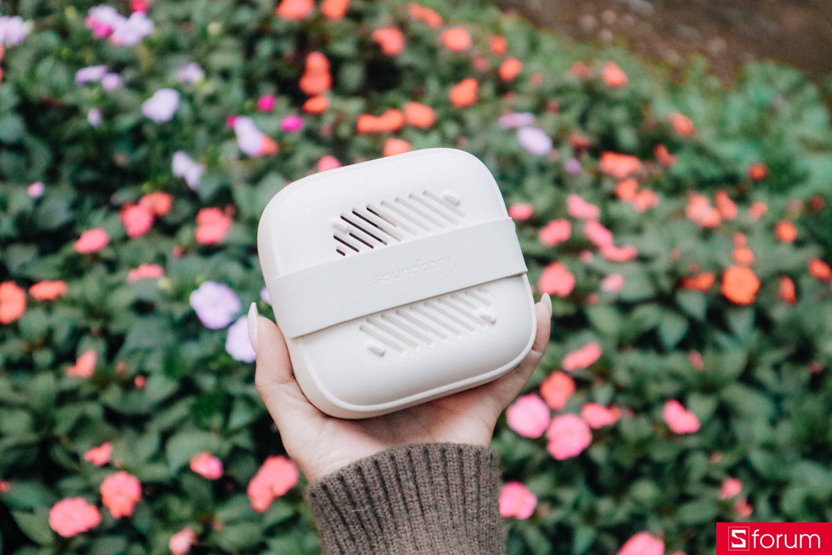 Thiết kế mặt sau cứng cáp của Anker Soundcore Boom Go 3i