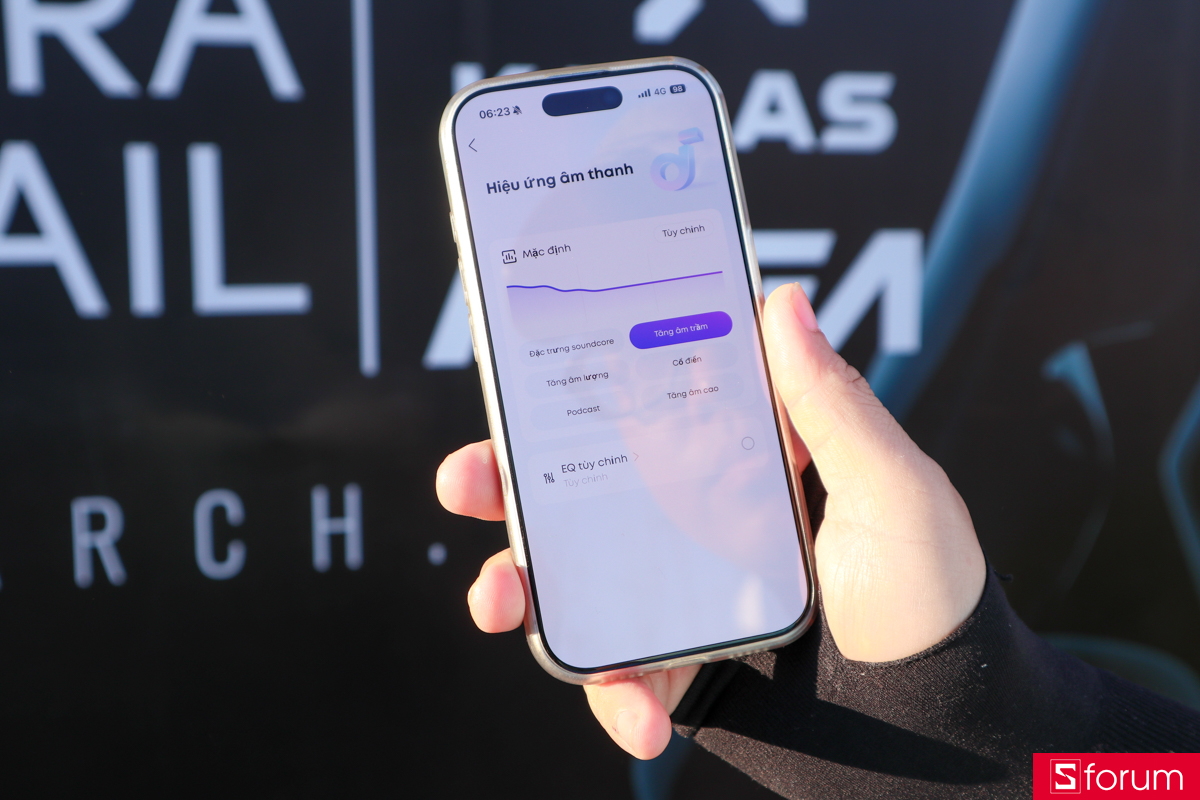 Giao diện tùy chỉnh tính năng Anker Soundcore C50i trên điện thoại.