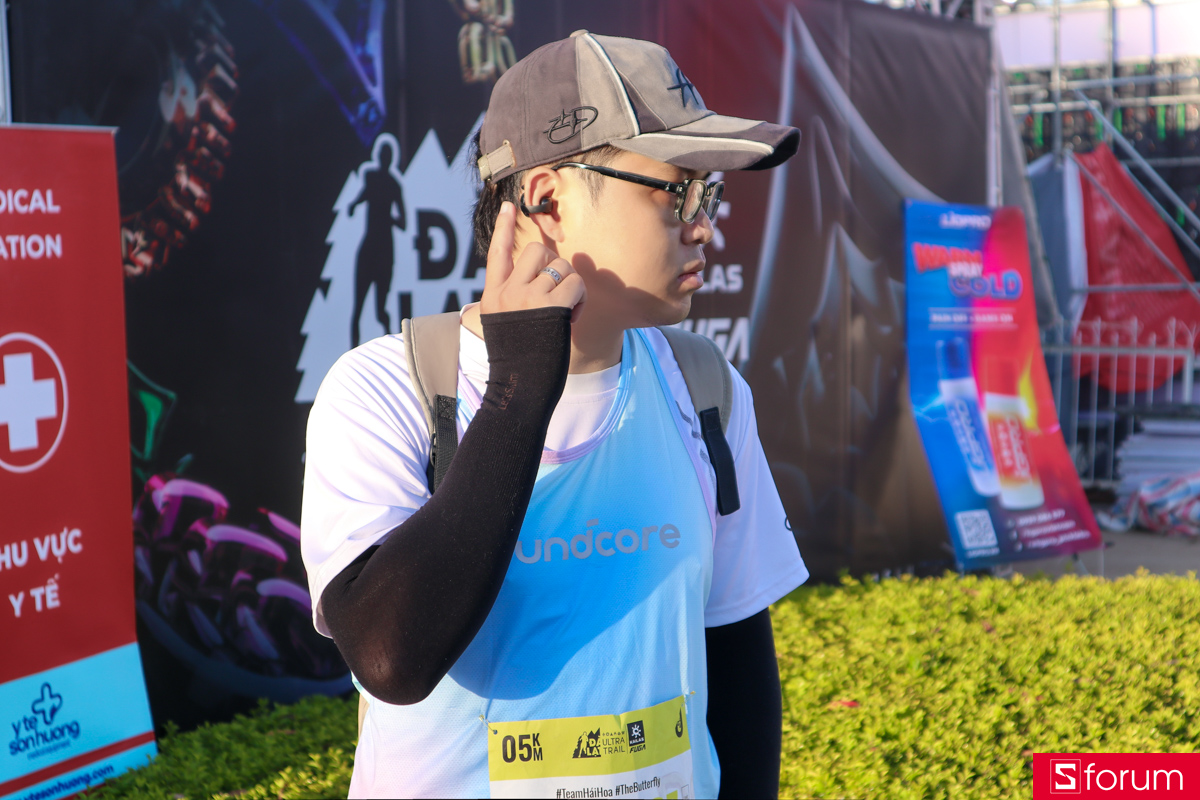 Anker Soundcore C50i bám tai ấn tượng khi hoạt động thể thao