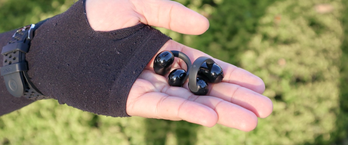 Trên tay Anker Soundcore C50i: Thiết kế kẹp thoải mái cho thể thao, tích hợp AI dịch thuật, giá 1.05 triệu