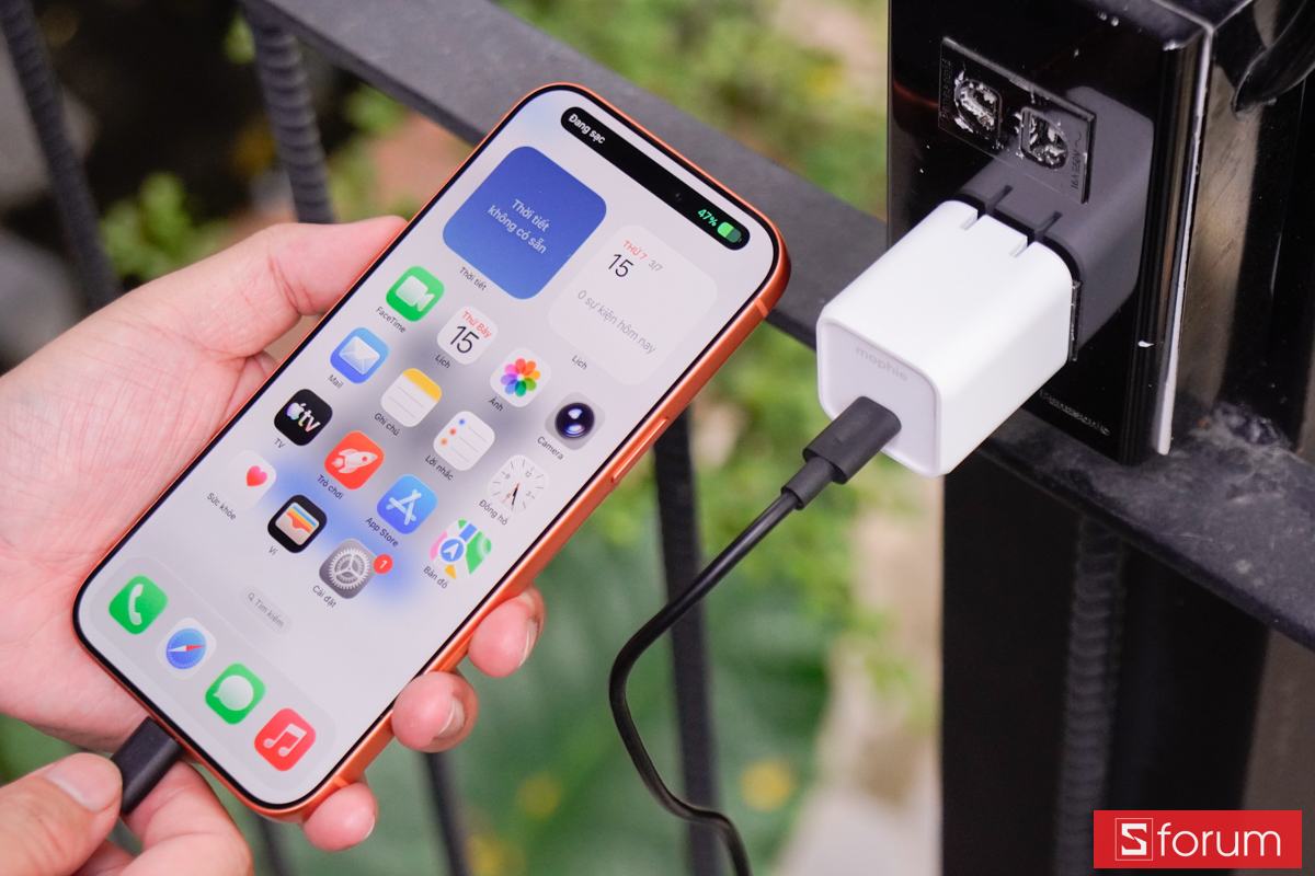Củ sạc Mophie Essentials 1C GaN 45W kết nối cáp USB-C sạc điện thoại