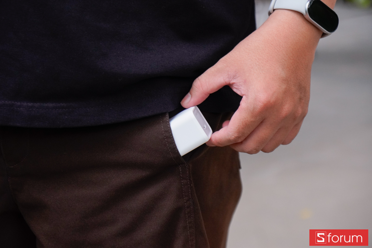 Củ sạc Mophie Essentials 1C GaN 45W nhỏ gọn dễ dàng đút vừa túi quần