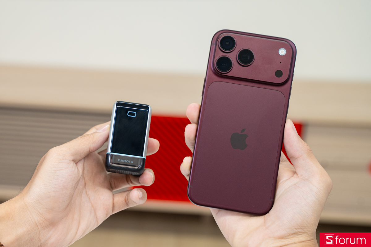 So sánh kích thước củ sạc Cuktech 6 Ultra với iPhone 18 Pro Max