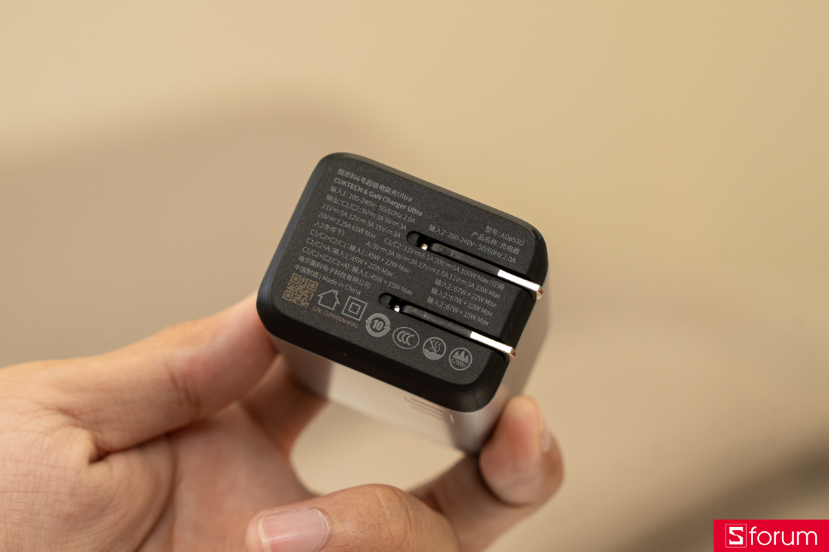 Chân cắm gập gọn và thông số kỹ thuật của Cuktech 6 Ultra