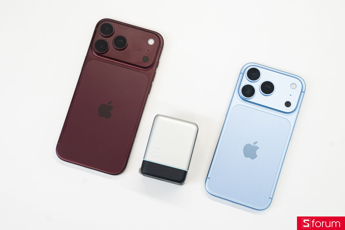 So sánh kích thước Cuktech 6 Ultra với hai chiếc iPhone