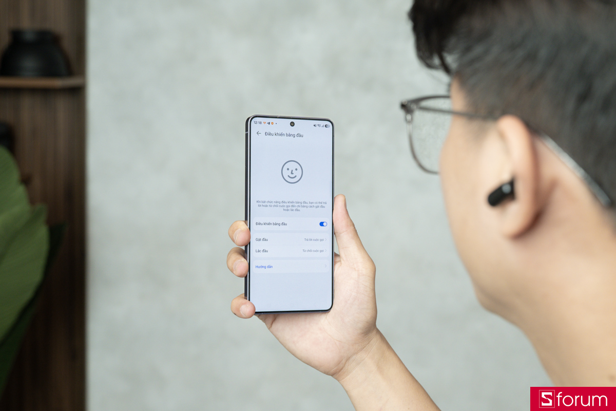 Điều khiển bằng cử động đầu trên Huawei FreeBuds Neo
