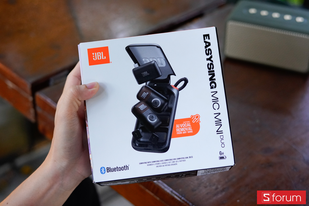 Trên tay hộp JBL EasySing Mic Mini Duo với thiết kế nhỏ gọn