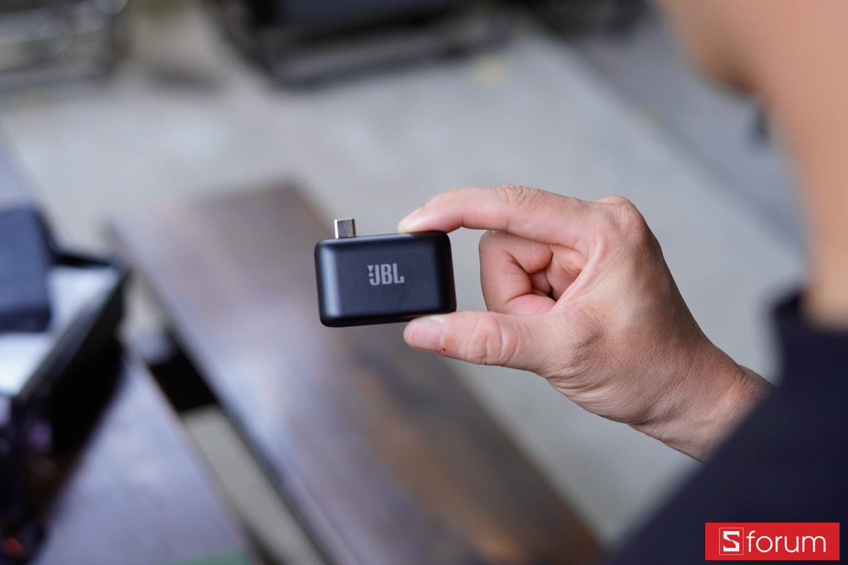 Dongle AI USB-C đi kèm JBL EasySing Mic Mini Duo