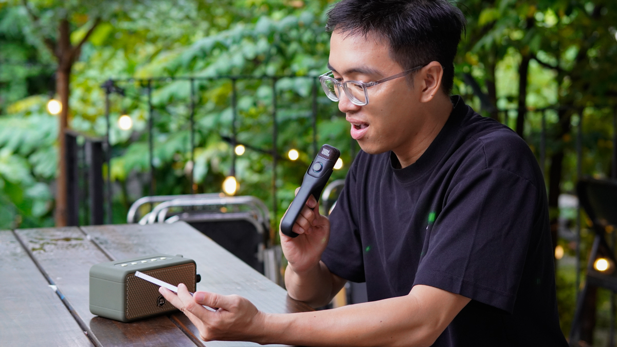 Trên tay JBL EasySing: Mic karaoke bỏ túi, cắm vào là hát ngay trên mọi loa cực dễ!