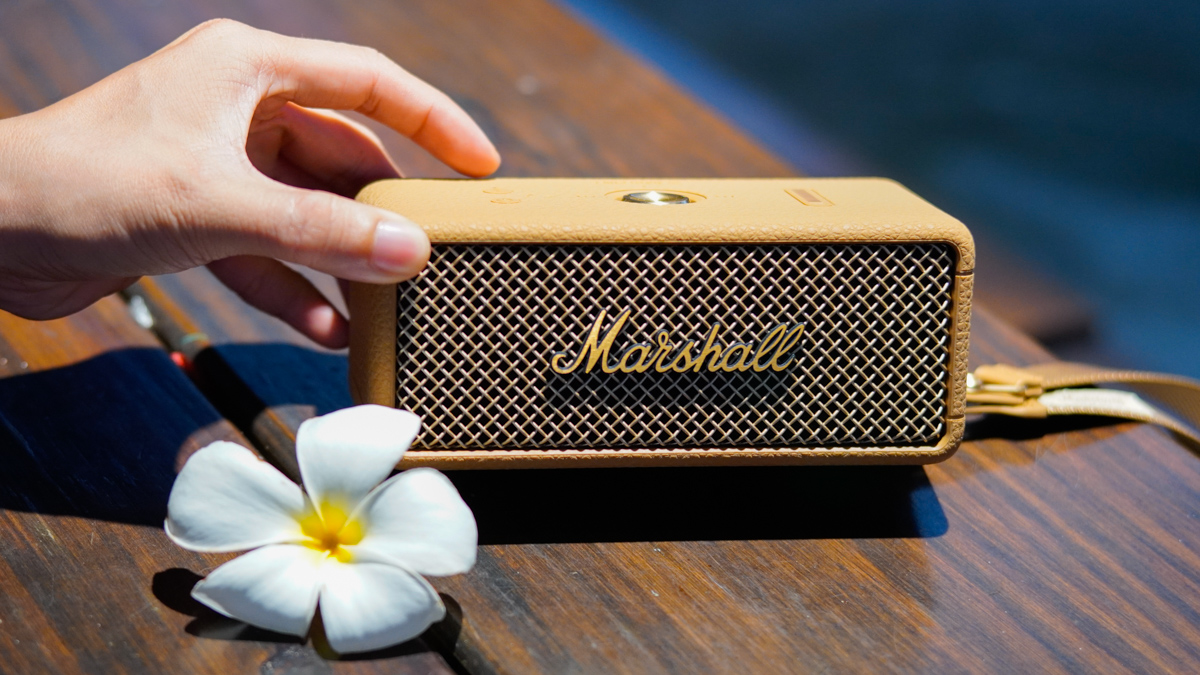 Trải nghiệm Marshall Emberton III màu nâu mới: Phong cách mới đậm chất phong trần và ngẫu hứng!