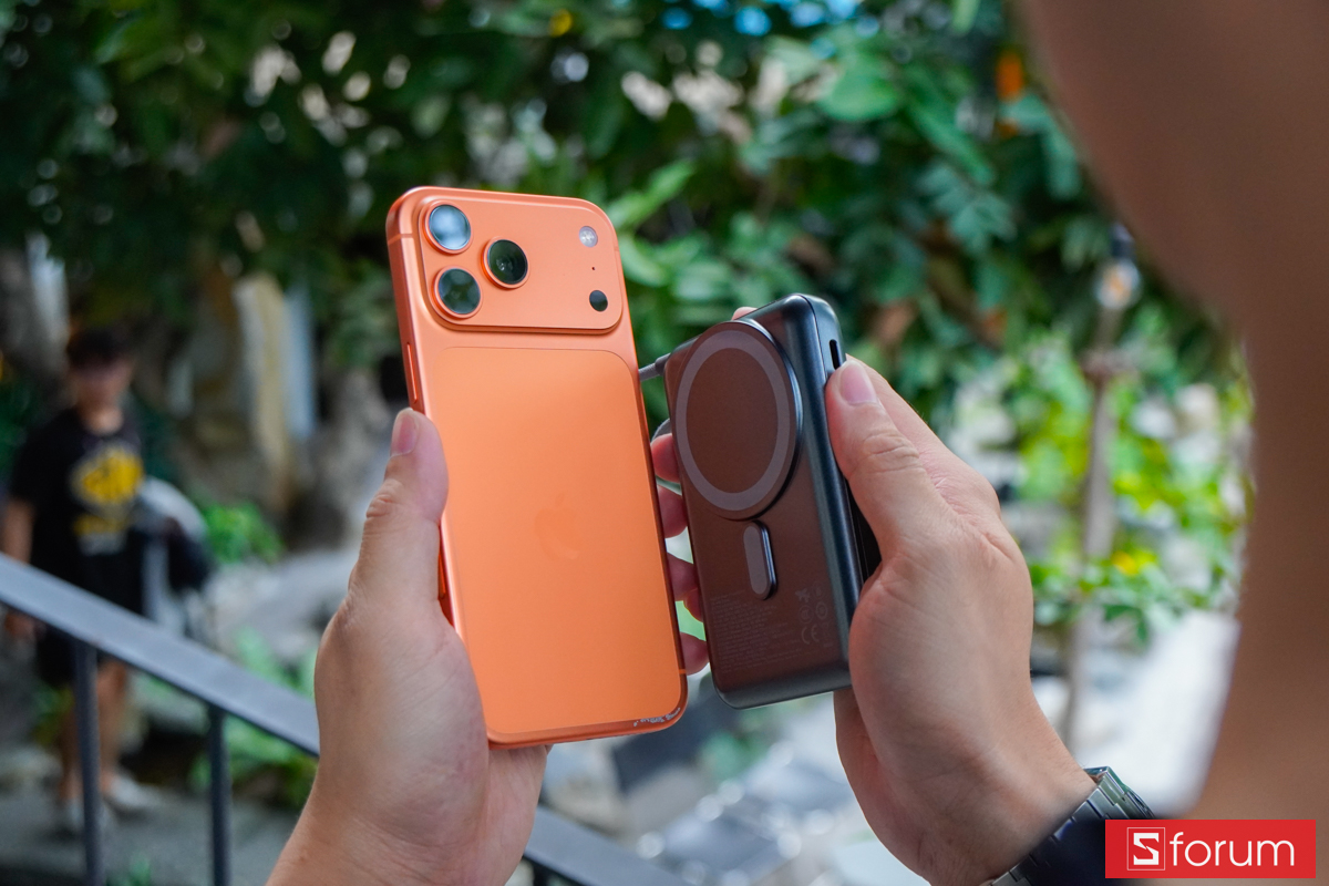 Trên tay pin dự phòng Mophie Essentials Snap+