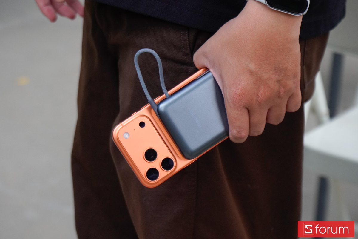 Trên tay pin dự phòng Mophie Essentials Snap+