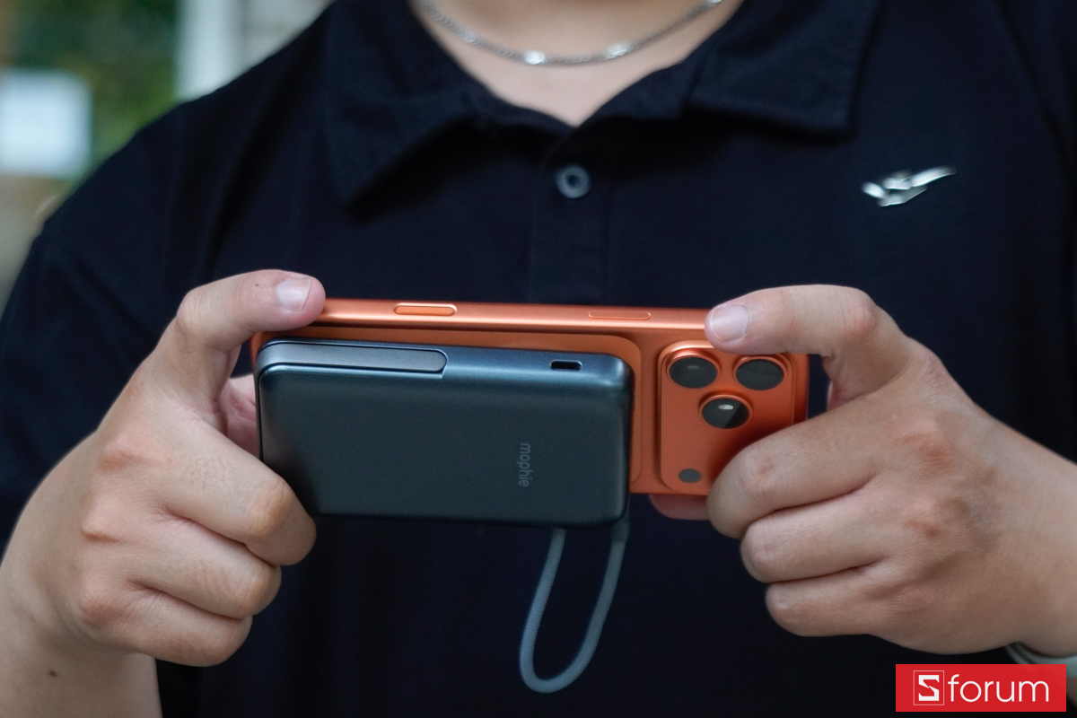 Trên tay pin dự phòng Mophie Essentials Snap+