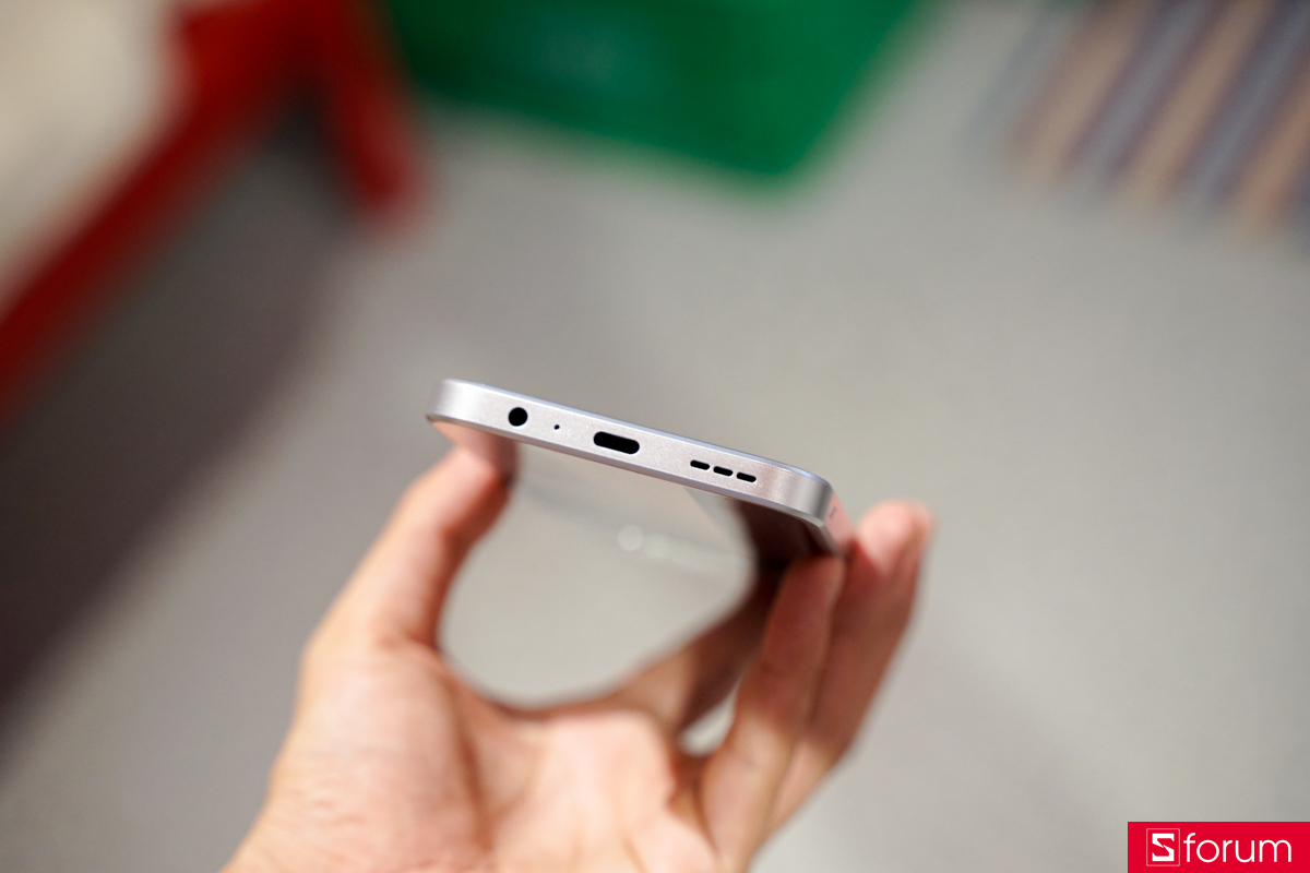 Jack tai nghe 3.5mm và cổng sạc Nubia Neo Q5 5G