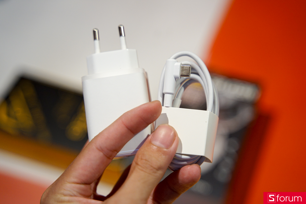 Củ sạc 45W và cáp USB-C chữ L Nubia Neo Q5 5G