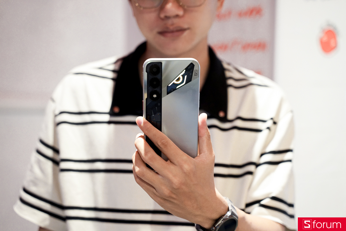 Trên tay Nubia Neo Q5 5G phiên bản màu bạc