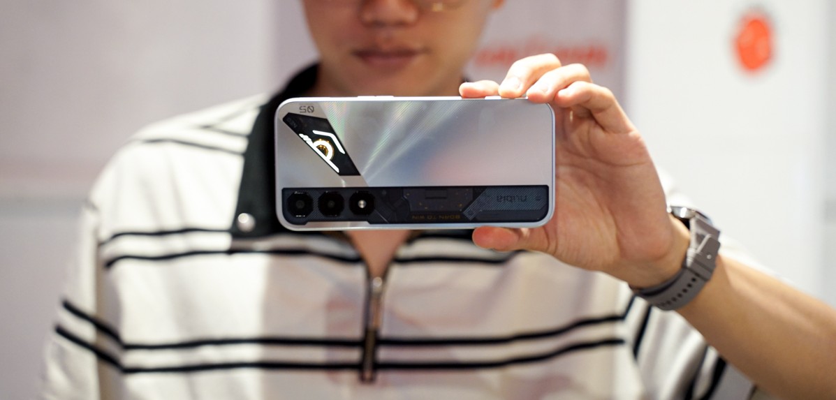 Trên tay Nubia Neo 5 5G: Thiết kế "ngầu đét", trigger hỗ trợ chơi game, hiệu năng mạnh, giá từ 6.9 triệu