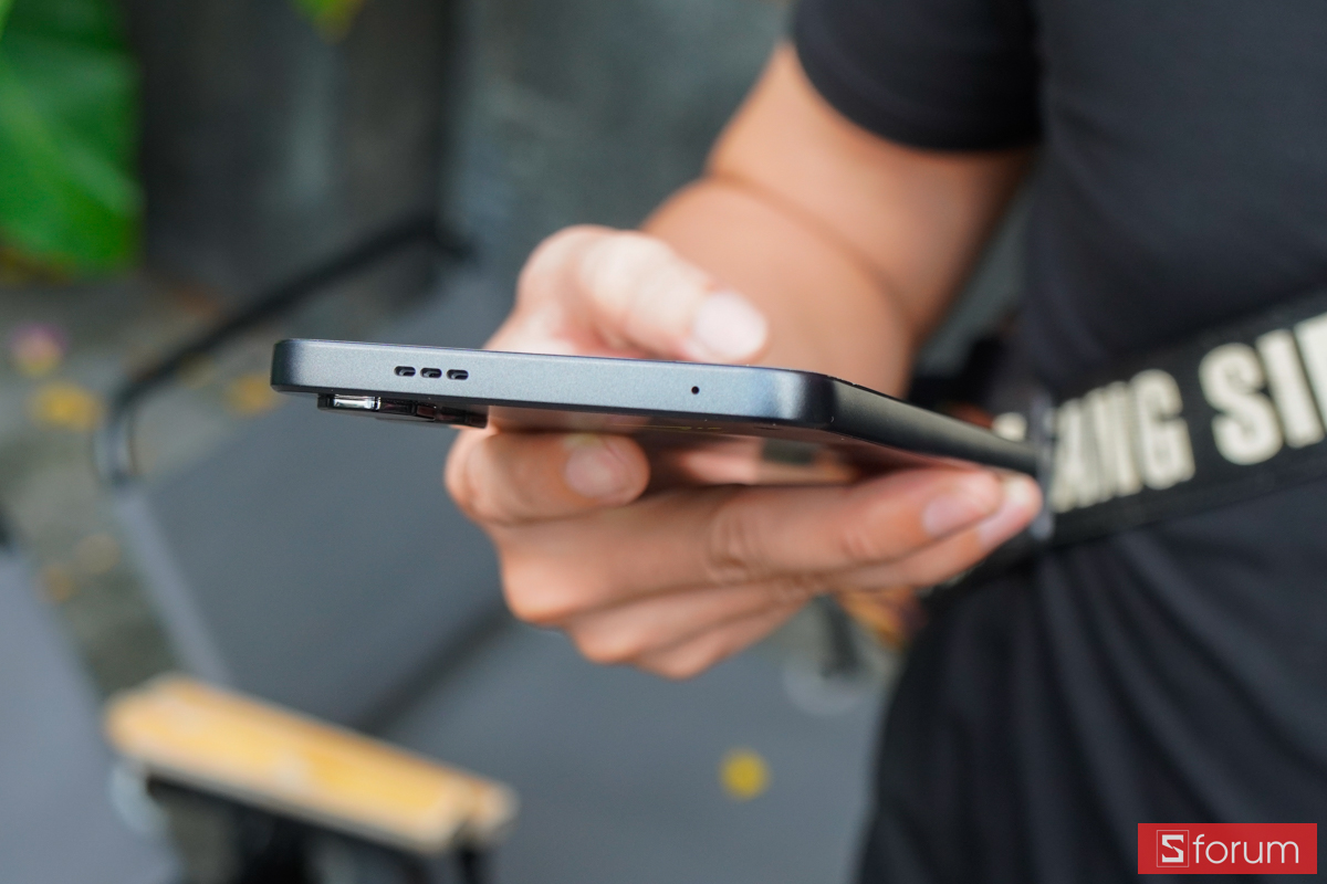 Nubia Neo 5 Max 5G chi tiết cạnh trên của máy