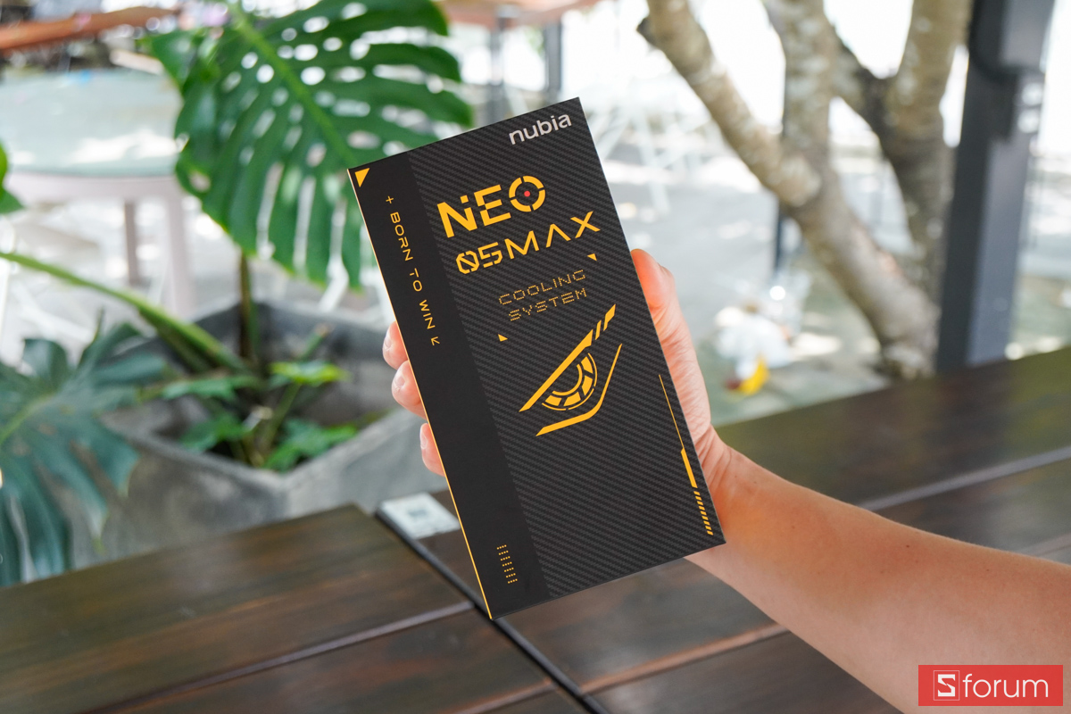 Nubia Neo 5 Max 5G mặt trước hộp đựng tông màu đen vàng