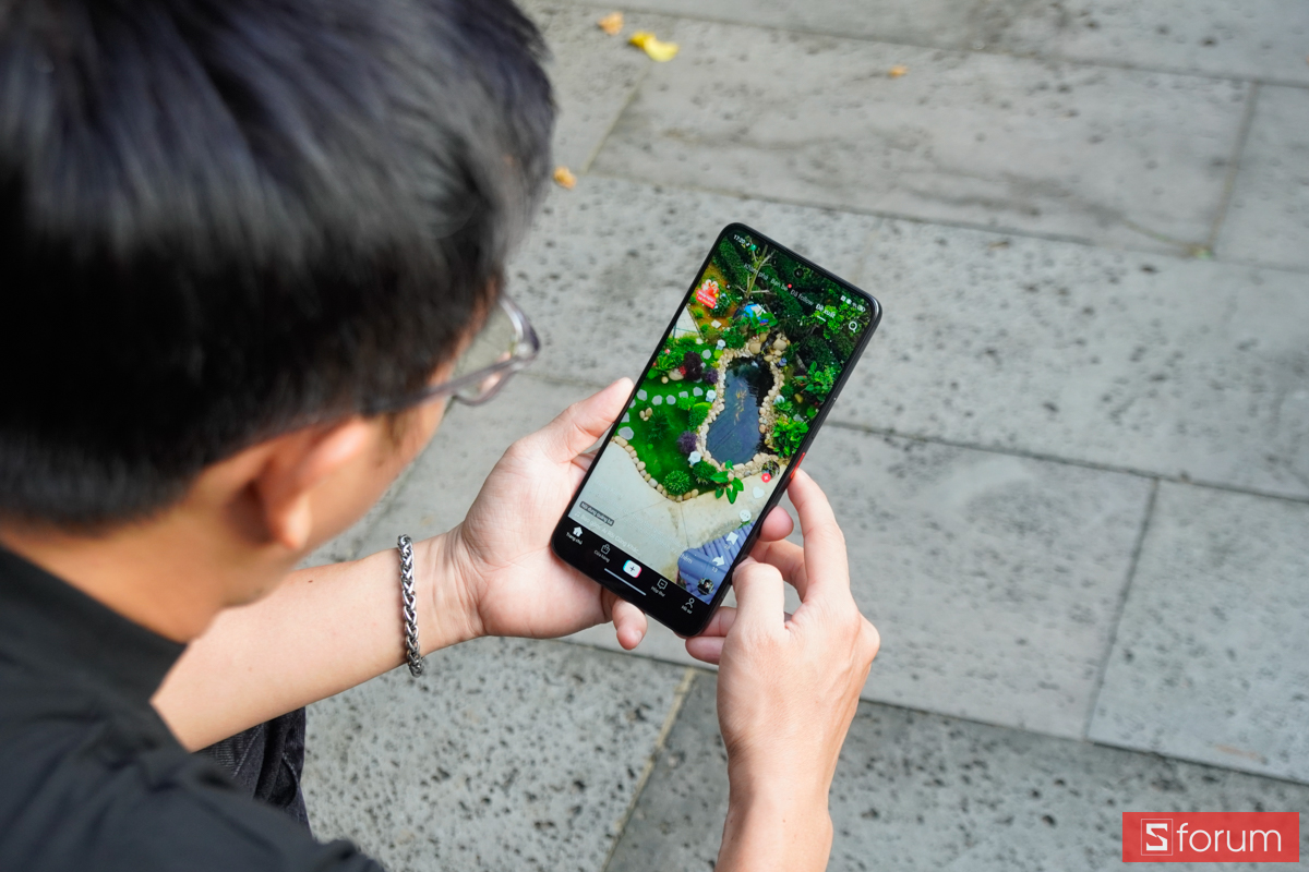Nubia Neo 5 Max 5G người dùng lướt Tiktok