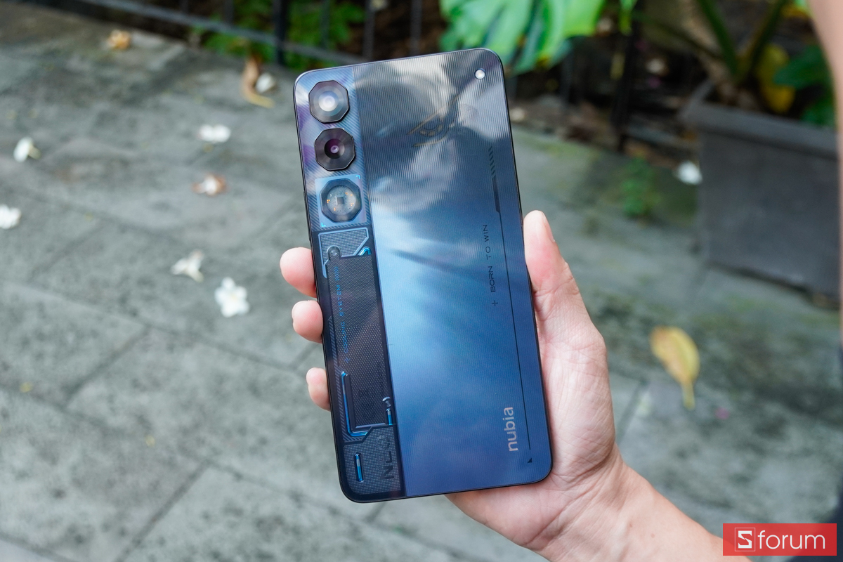 Nubia Neo 5 Max 5G mặt lưng nhựa bóng thiết kế chuẩn gaming