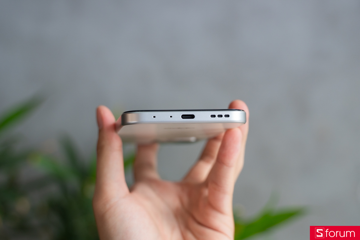 Trên tay OPPO A6t Pro với cạnh viền vát phẳng
