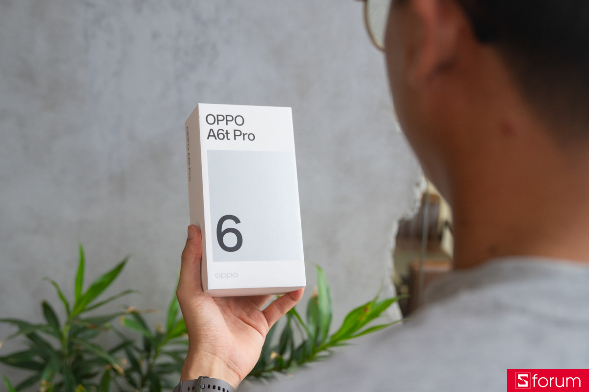 Trên tay OPPO A6t Pro nguyên hộp tông trắng tối giản.