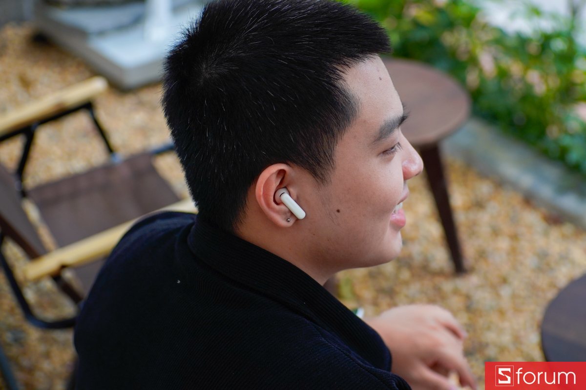 Trải nghiệm đeo thoải mái trên tai nghe không dây OPPO Enco Air5s