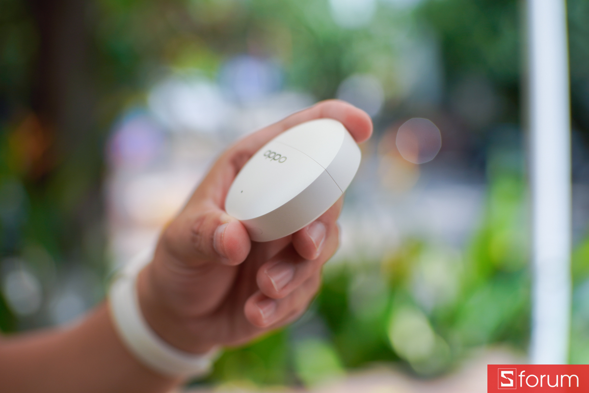 Độ mỏng của hộp sạc OPPO Enco Air5s