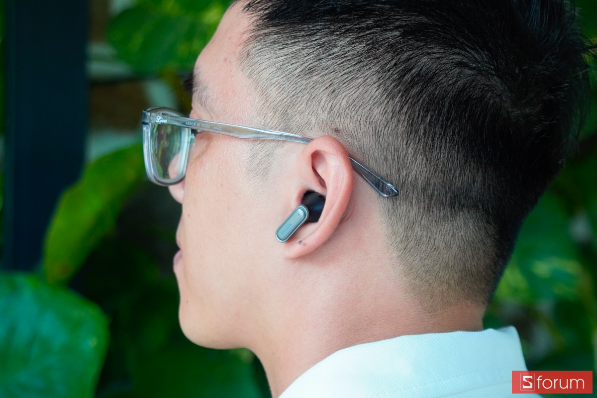 Tai nghe Philips TAT2120 góc nghiêng đeo thực tế