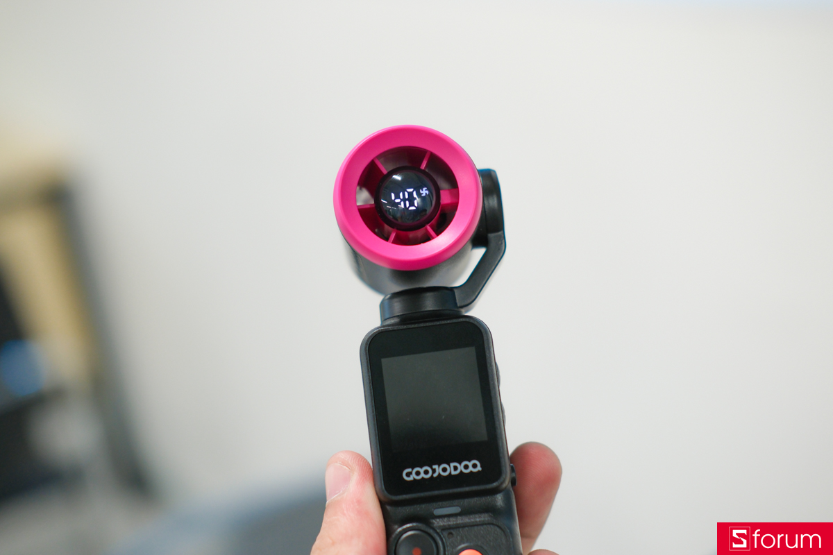 Màn hình LED ở tâm quạt GOOJODOQ GFS025 hiển thị mức độ gió 40