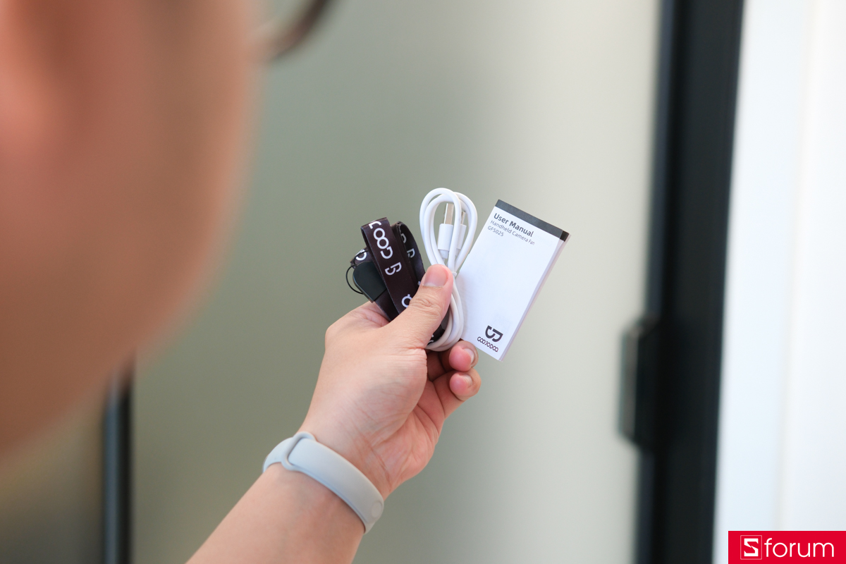 Các phụ kiện đi kèm trong hộp GOOJODOQ GFS025