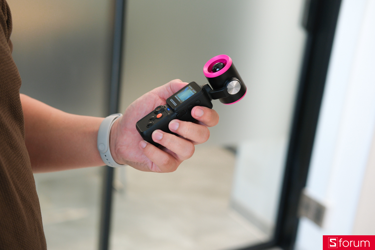 Thiết kế thực tế của quạt cầm tay GOOJODOQ GFS025 với đầu quạt màu hồng