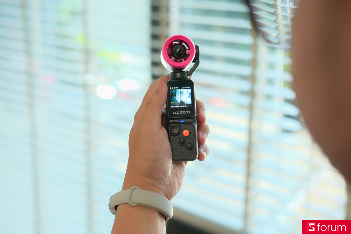 Màn hình LCD màu trên thân quạt GOOJODOQ GFS025 hiển thị giao diện camera