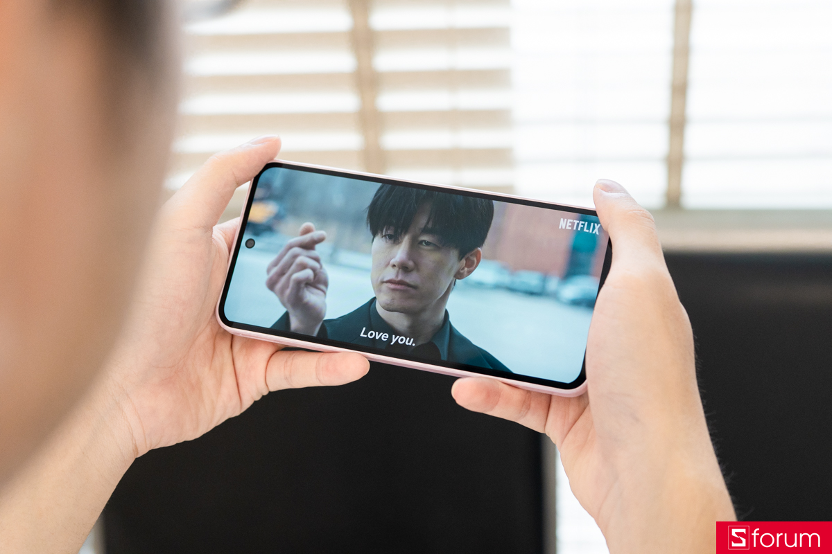 Xem phim mượt mà trên tay Samsung Galaxy A27 5G