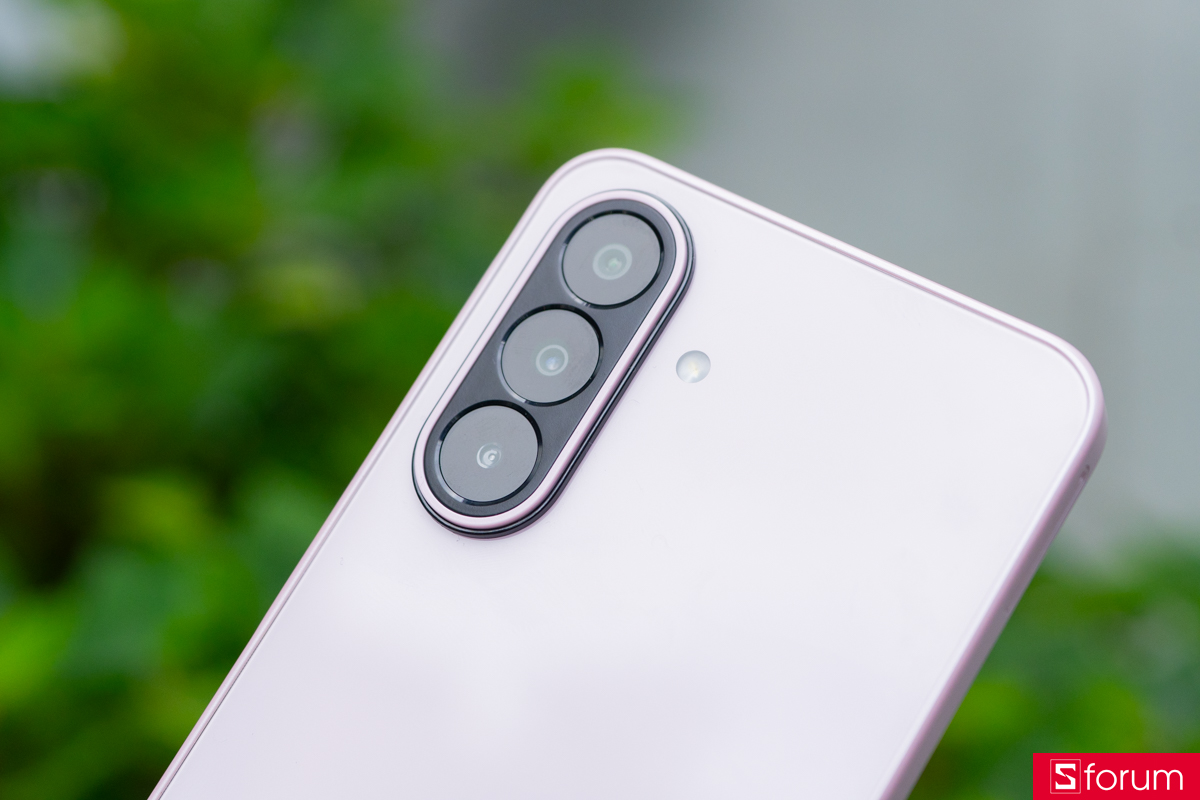 Cụm 3 camera trên tay Samsung Galaxy A27 5G