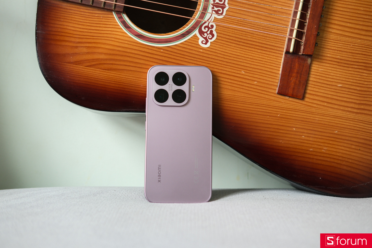 Thân máy Xiaomi 17T vẫn rất mỏng nhẹ dù sở hữu viên pin dung lượng lớn