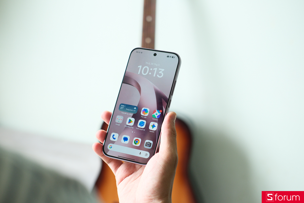 Màn hình Xiaomi 17T vẫn hiển thị rõ nét khi sử dụng ngoài trời nắng gắt