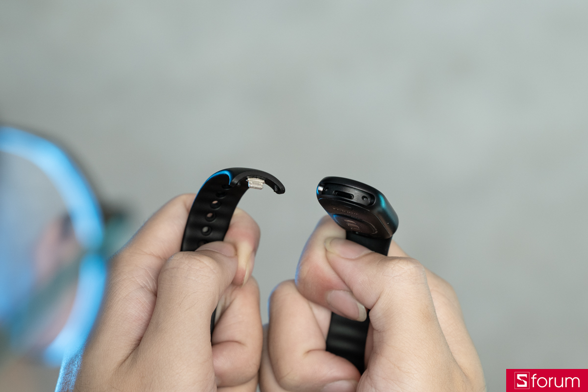 Cơ chế tháo dây nhanh trên Xiaomi Mi Band 11
