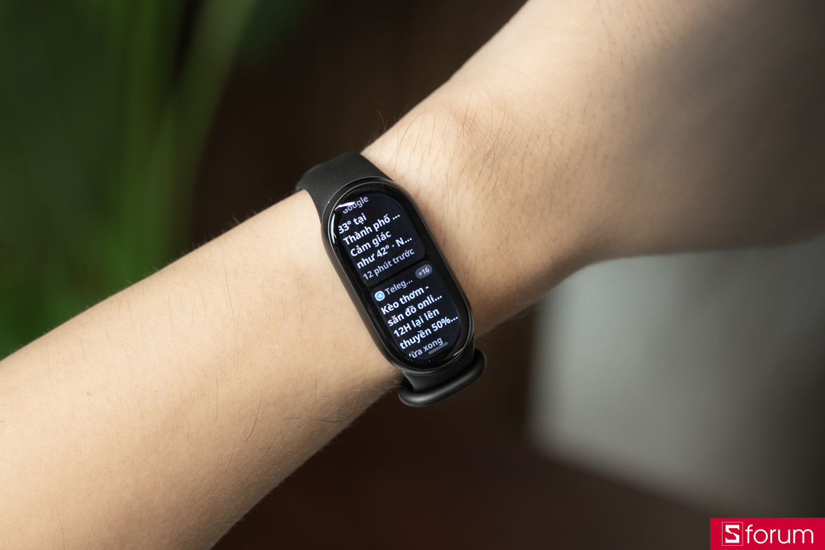 Xiaomi Mi Band 11 hiển thị nội dung trên màn hình AMOLED
